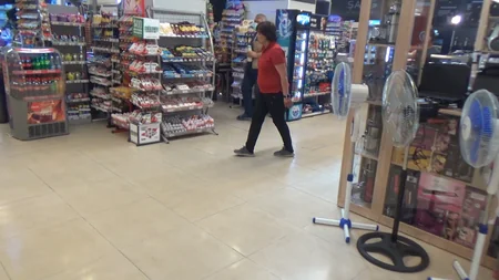 Polis iri supermarketlərdə reydlər keçirir