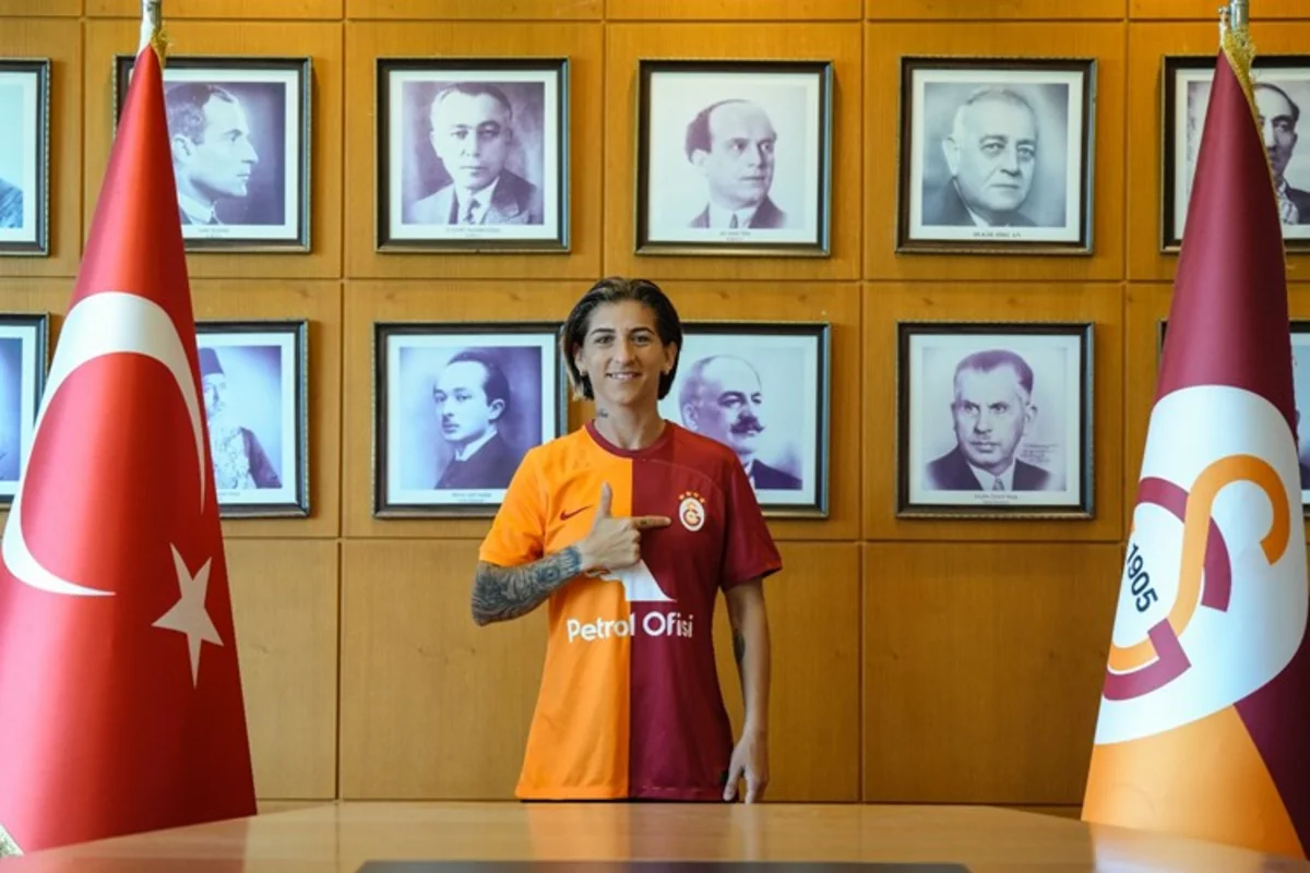 Azərbaycan millisinin futbolçusu Qalatasaraya transfer olunub
