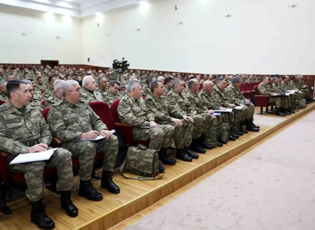 В Вооруженных силах Азербайджана проходит мероприятие с участием всего руководящего состава