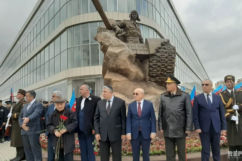 Albert Aqarunovun heykəlinin açılışı olub - VİDEO - YENİLƏNİB