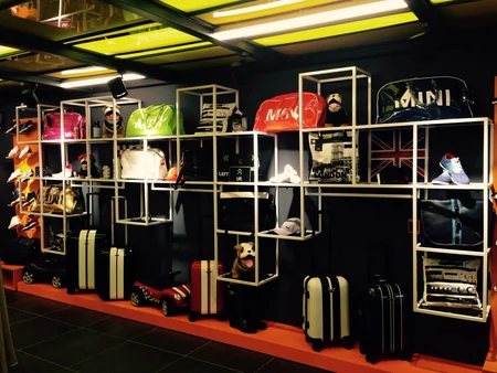 Azərbaycanda Mini avtomobil brendinin ilk salonu açılıb