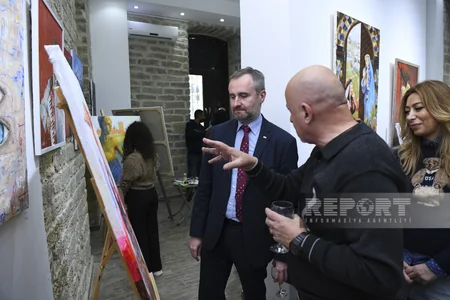 Azerbaijani artists present paintings dedicated to history, culture of Poland