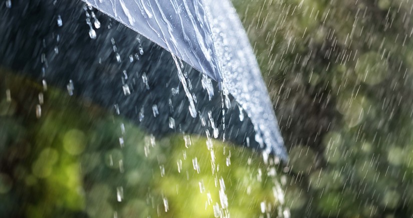 Ölkə ərazisinin əksər yerlərində yağıntılı hava davam edib, Kəlbəcərə dolu düşüb