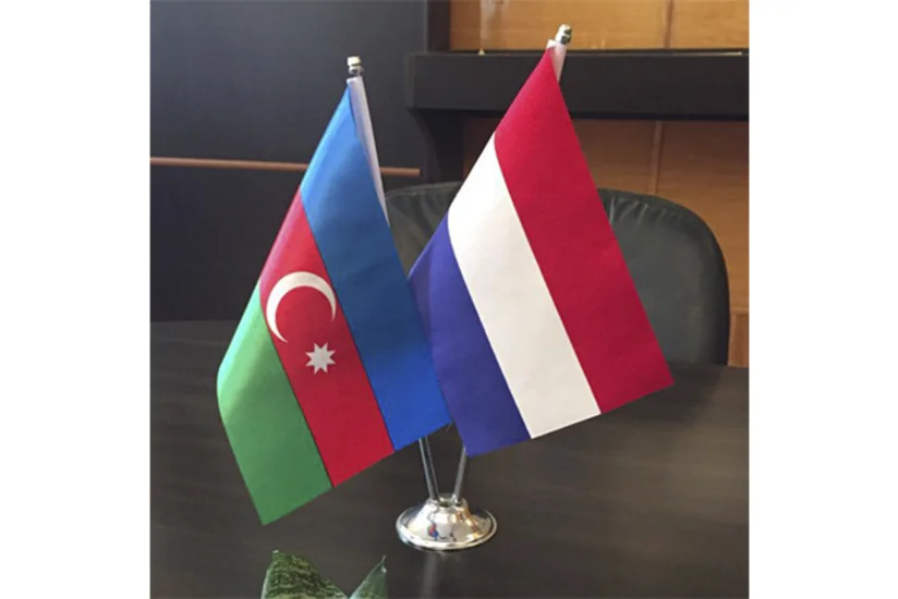 Niderland səfirliyi azərbaycanlıları Həmrəylik Günü və Yeni il münasibətilə təbrik edib