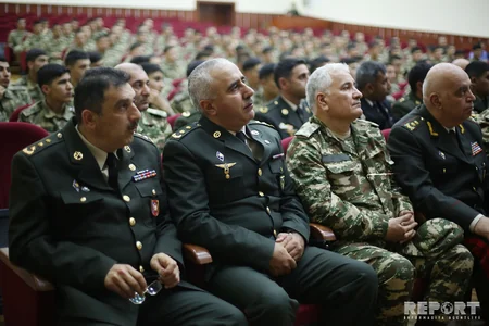 Aprel döyüşlərində şəhid olan hərbçilərin təltif olunduqları medallar ailə üzvlərinə təqdim edilib - FOTO
