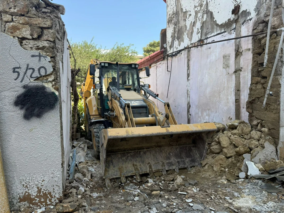 “Sovetski”də qəzalı binaların söküntüsünə başlanılıb