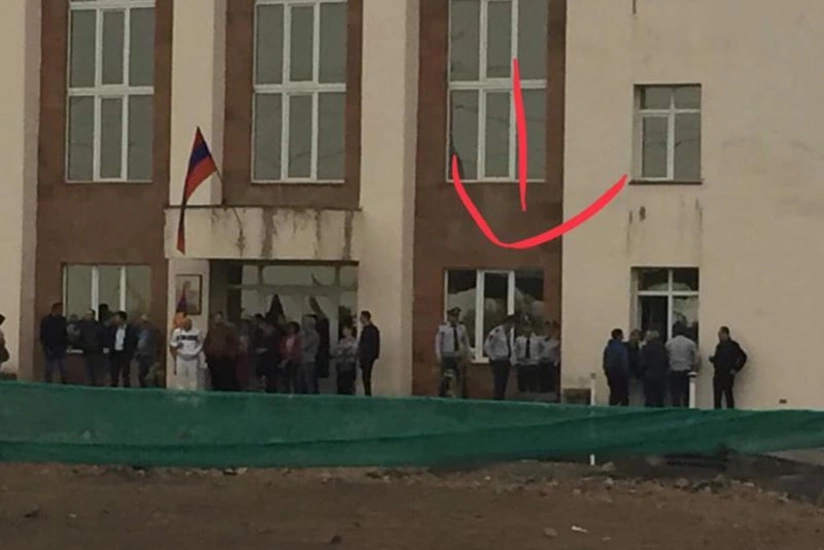 Yerevan citizens block several courthouses after PM’s call