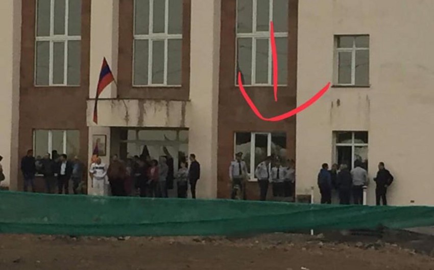 Yerevan citizens block several courthouses after PM’s call