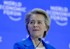 Məhkəmə Ursula fon der Lyayeni peyvəndlərin alınması ilə bağlı məlumatları gizlətməkdə günahlandırıb