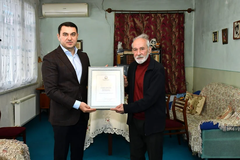 Mədəniyyət naziri tanınmış kinorejissorun evinə gedib