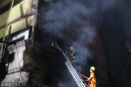 Banqladeşin paytaxtında yanğın zamanı 81 nəfər həlak olub, onlarla yaralı var - FOTO - YENİLƏNİB-3