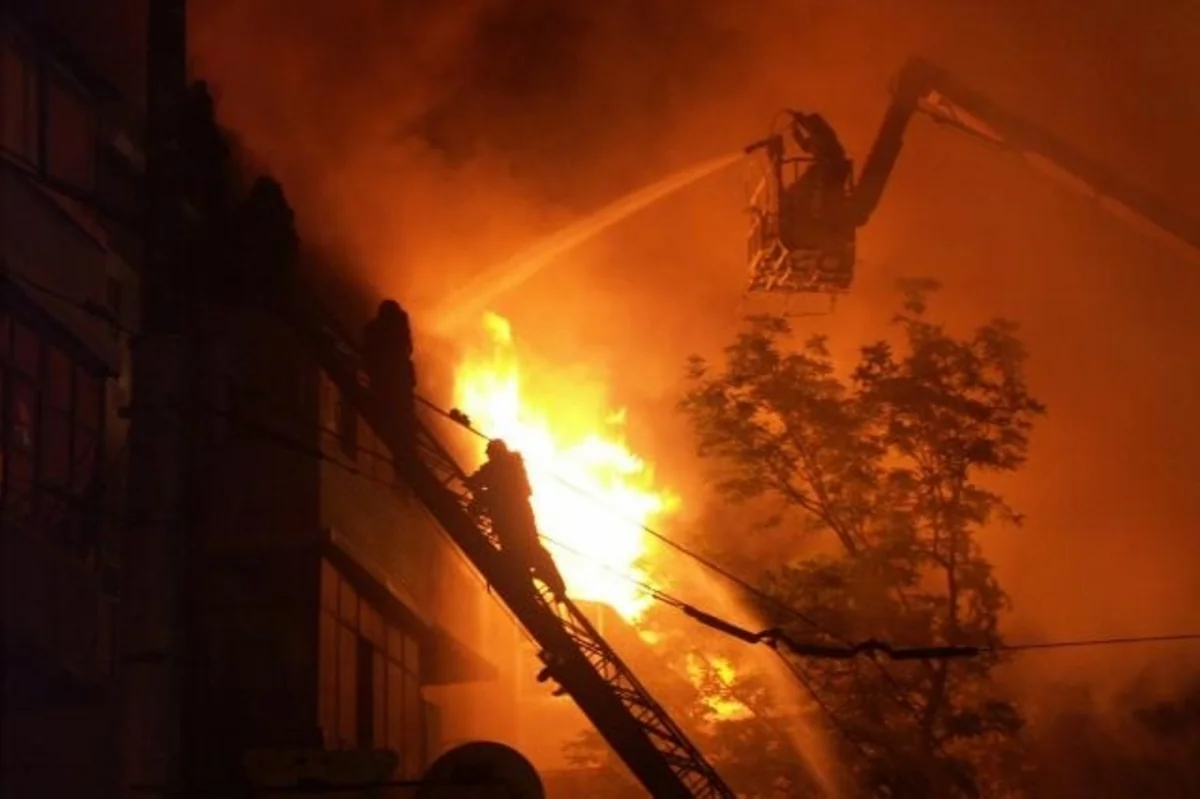 ​Qaradağ rayonunda yaşayış binası yanır