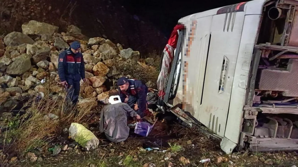 Nine dead, dozens injured in deadly road accident in Türkiye