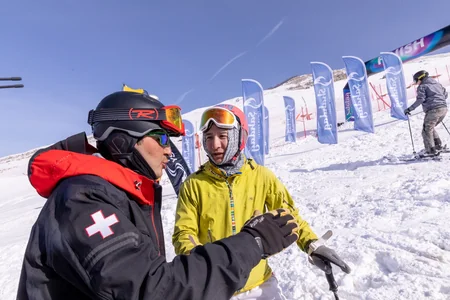 Japanese athletes hold skiing master class in Shahdag