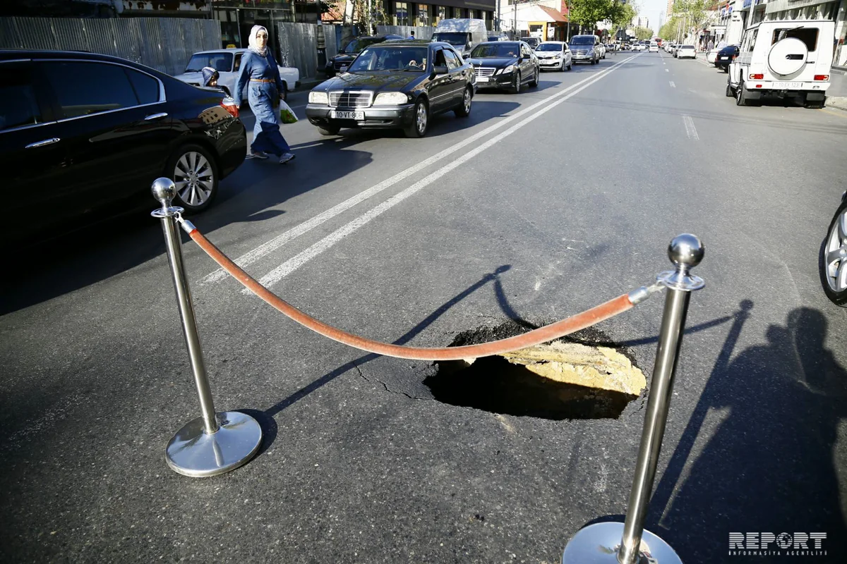 Bakının Həsən Əliyev küçəsində yol çöküb - ƏLAVƏ OLUNUB