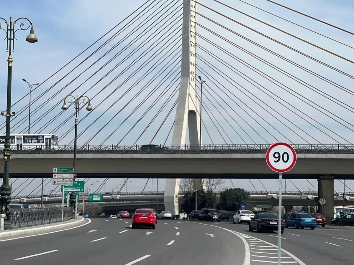 Bakıda sürət hədləri endiriləcək 14 yolda yol nişanlarının quraşdırılmasına başlanılıb