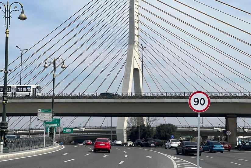 Bakıda sürət hədləri endiriləcək 14 yolda yol nişanlarının quraşdırılmasına başlanılıb