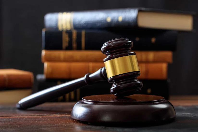 Qardaşı ilə birgə arvadını və qonşusunu öldürən şəxsin məhkəməsi başladı