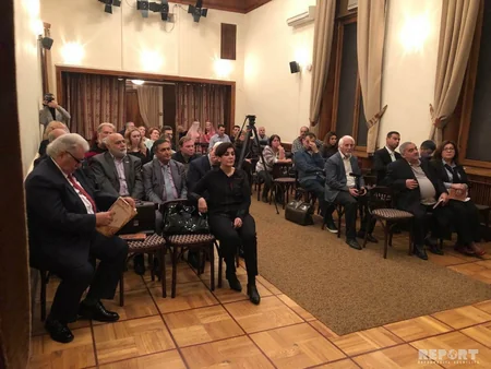 Moskvada Nəsiminin 650 illik yubileyi münasibətilə rus dilində çap edilmiş kitabın təqdimatı olub