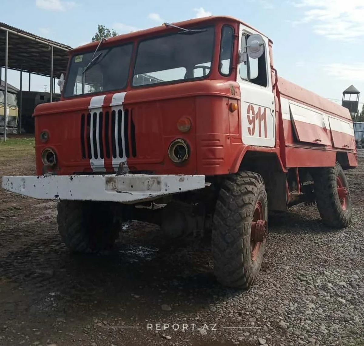 Armenians flee, throwing military vehicles and  fire truck