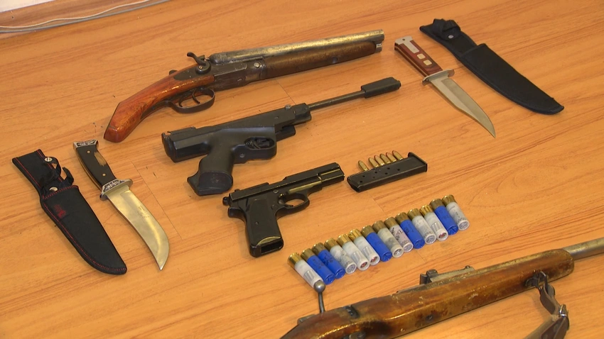 Polis əməliyyatlar keçirib, daha 14 tüfəng götürülüb