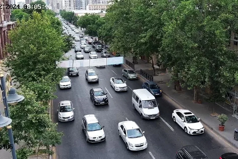 Bakının bəzi yollarında tıxac yaranıb - SİYAHI