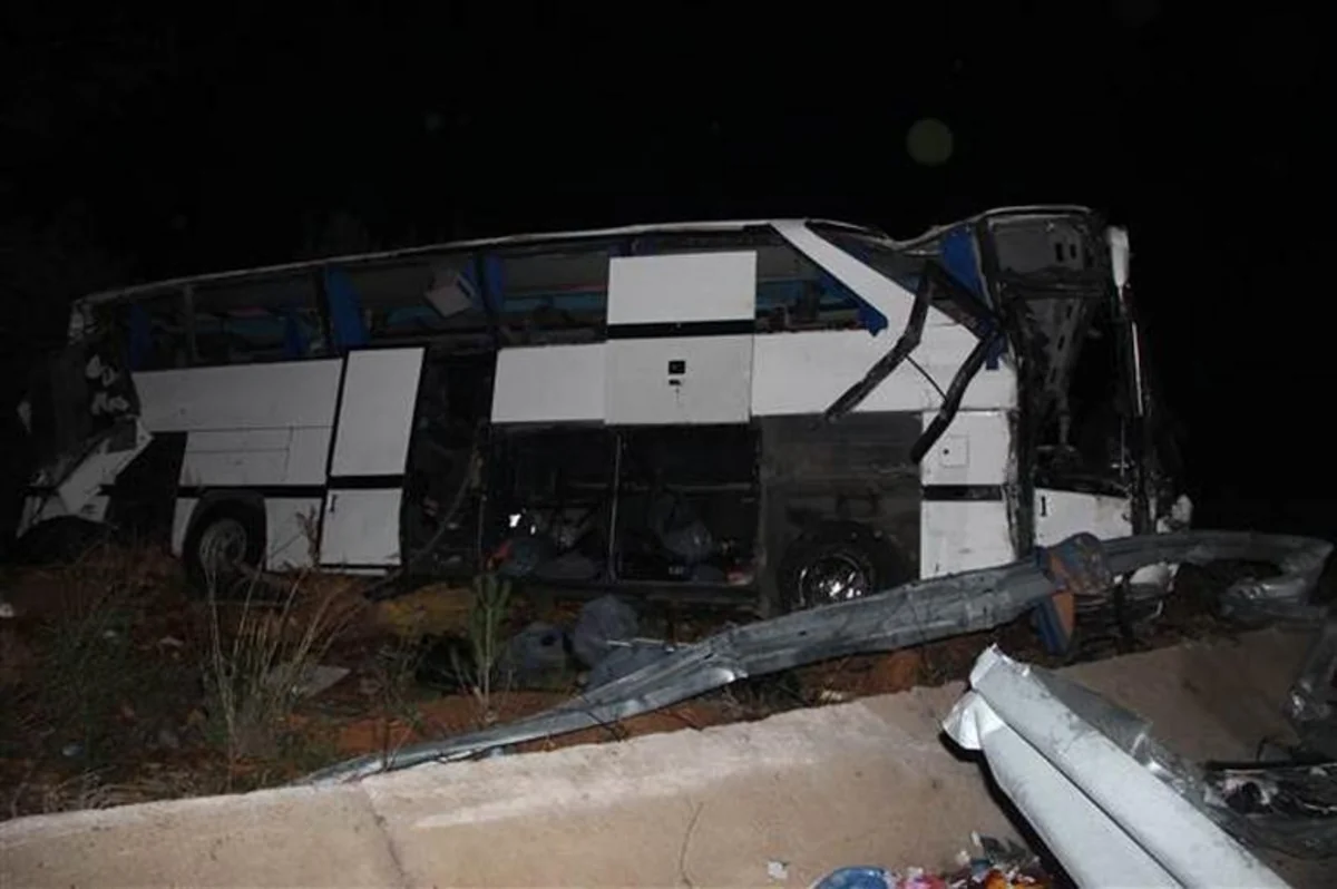 ​Türkiyədə avtobus aşıb, 8 nəfər ölüb, 42 mühacir yaralanıb