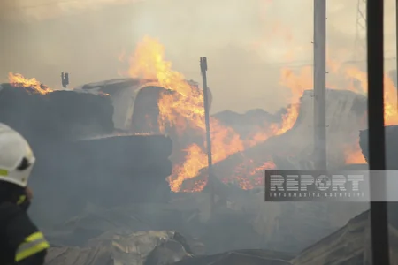 Bakıda inşaat materialları bazarındakı yanğının açıq alov mənbələri söndürülüb - YENİLƏNİB-7