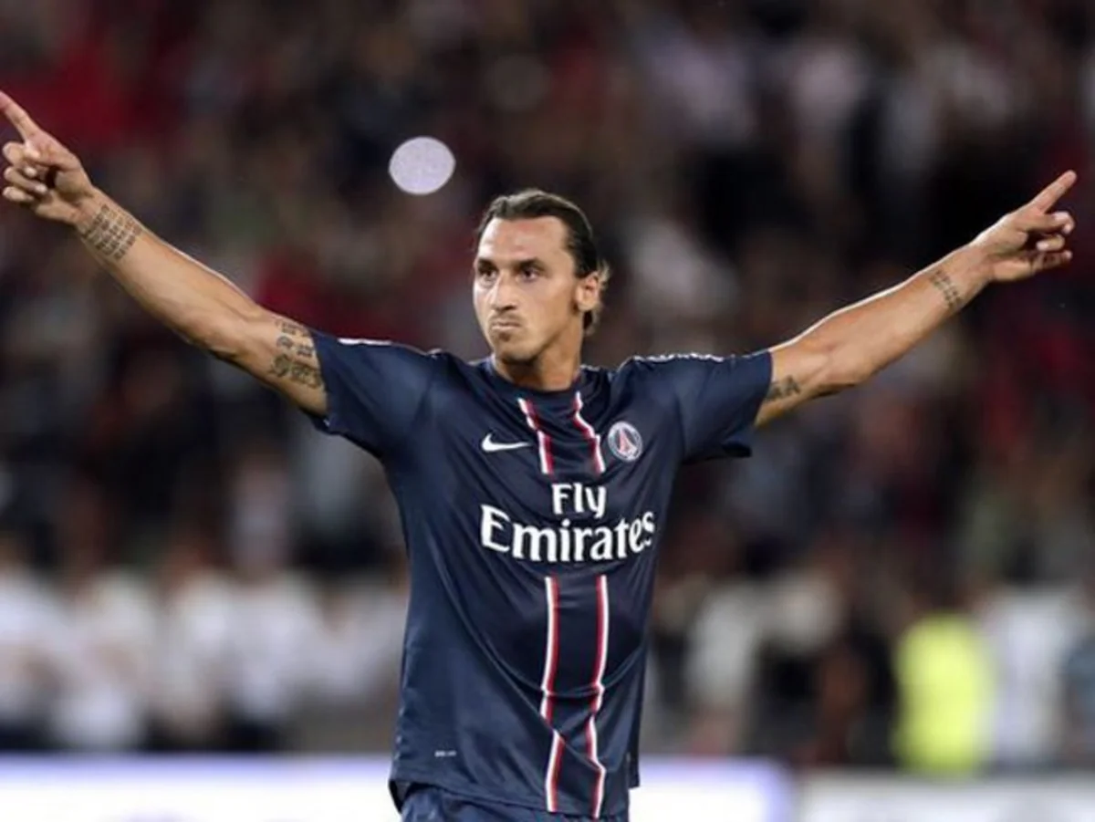 ​Zlatan İbrahimoviç bədəninə ac insanların adını döydürüb