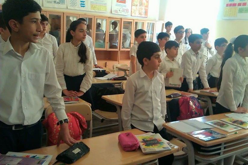 ​Azərbaycanda ümumtəhsil məktəblərinə daşınan avadanlıqlar paylanılıb
