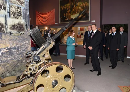 Prezident İlham Əliyev Belarus Dövlət Böyük Vətən Müharibəsi Tarixi Muzeyi ilə tanış olub