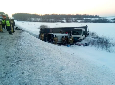 Several people killed in Russia bus crash - VIDEO