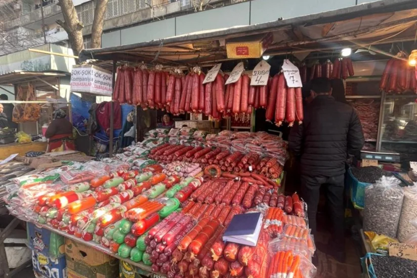 8-ci km bazarında keyfiyyətsiz kolbasalar aşkarlanıb
