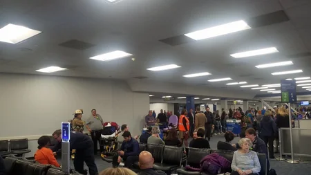 ABŞ-da daha bir Boeing təyyarəsi təcili eniş edib, zərərçəkənlər var - FOTO