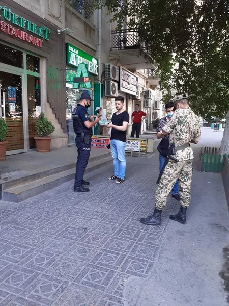 Bakıda maska taxmayan şəxslər cərimələndi