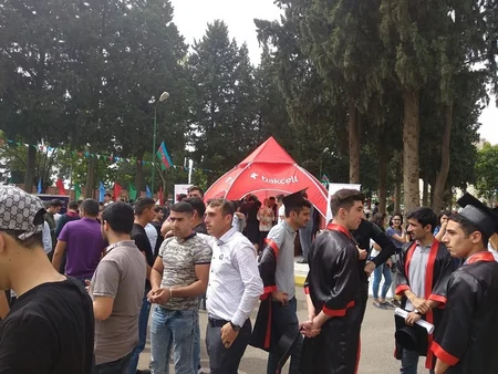 “Bakcell” Gəncədə məzun yarmarkasına qatılıb