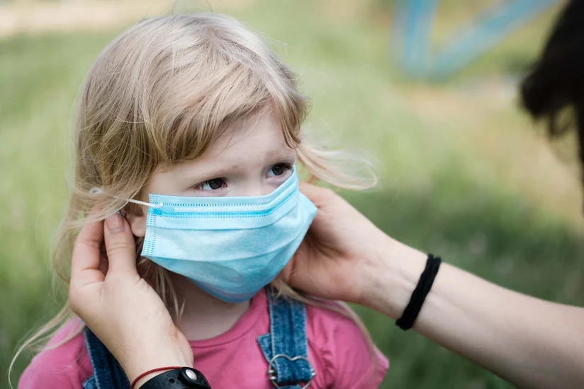 ÜST: 5 yaşından aşağı uşaqların maska taxmasına ehtiyac yoxdur
