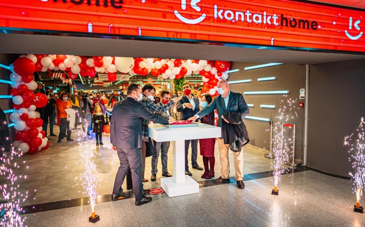 “Kontakt” ölkə xaricində ilk mağazasını açdı