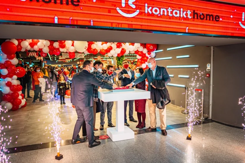 “Kontakt” ölkə xaricində ilk mağazasını açdı