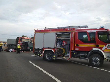 Macarıstanda mikroavtobus qəzaya uğrayıb, 9 nəfər ölüb