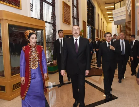 President Ilham Aliyev views Turkmen national carpet museum
