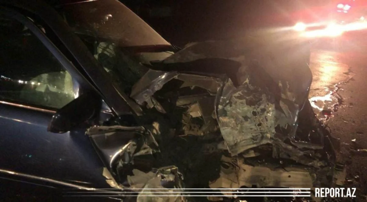 Abşeronda “Mercedes” yük maşınına çırpıldı, xəsarət alan var