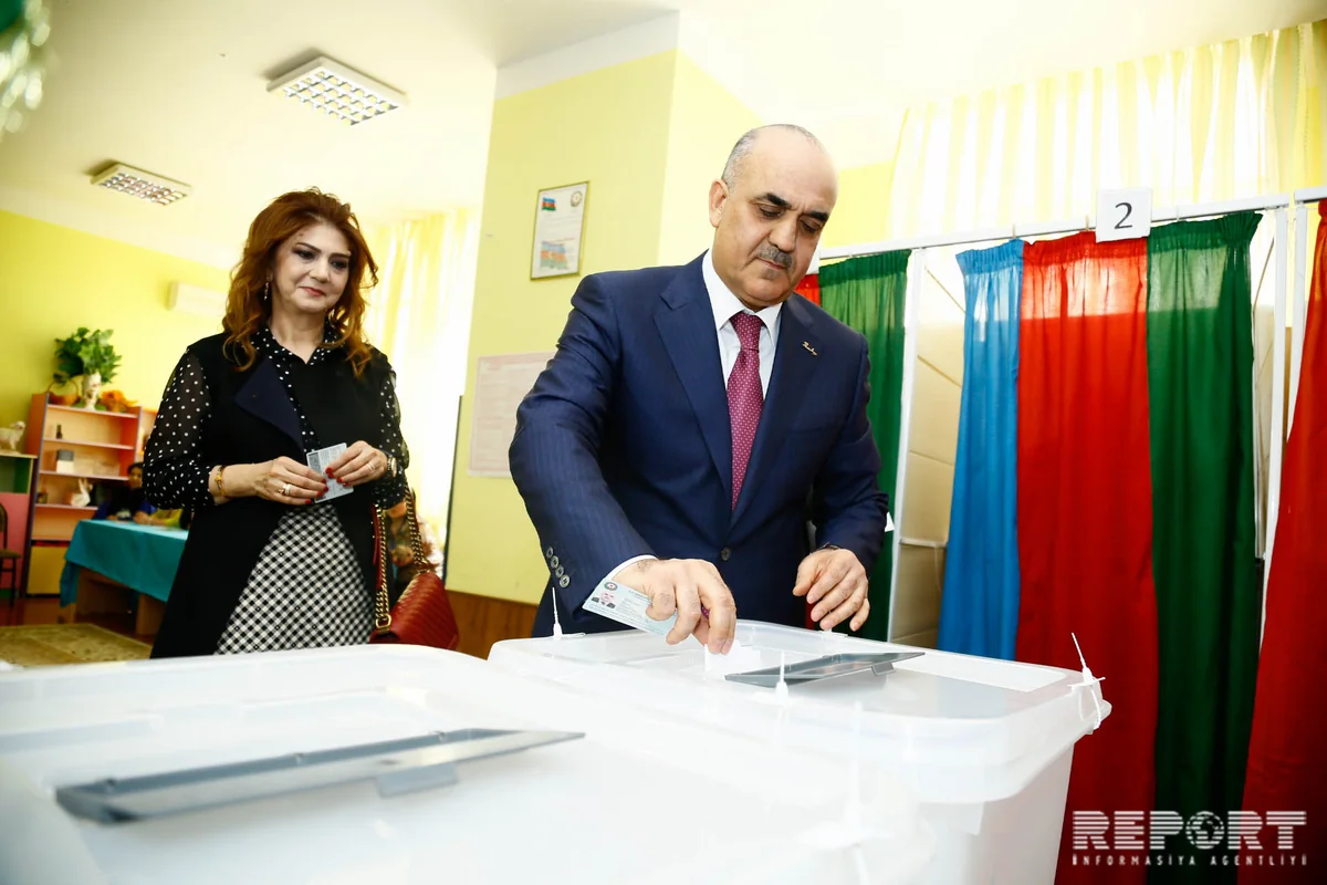 Салим Муслимов проголосовал на выборах президента Азербайджана