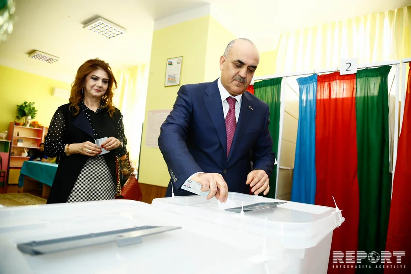 Səlim Müslümov Prezident seçkilərində səs verib