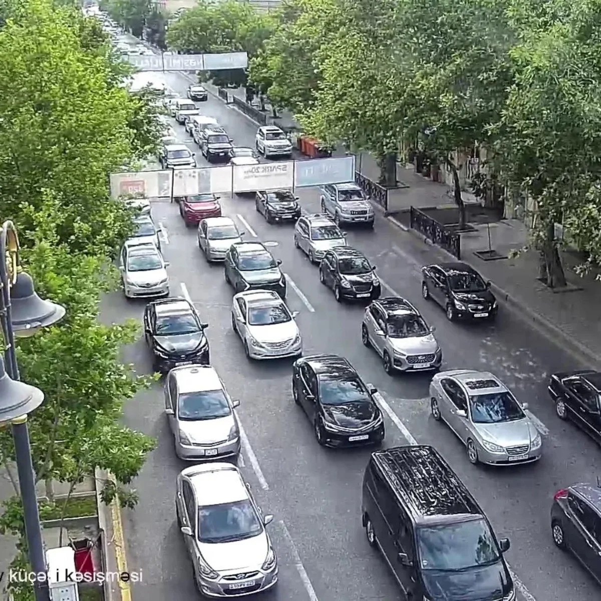 Bakının bəzi yollarında tıxac yaranıb - SİYAHI
