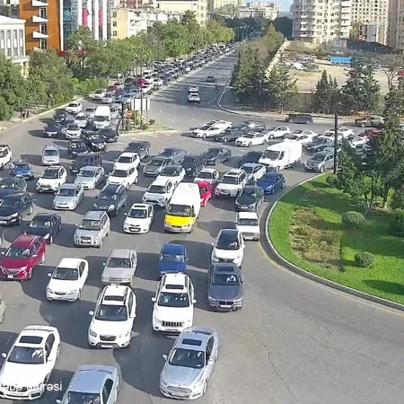 Bakının bir sıra yollarında tıxac yaranıb