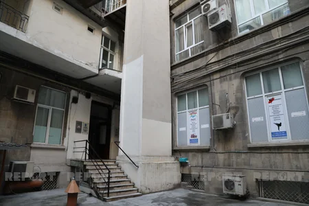 Köhnə yaşayış binalarına kənardan lift quraşdırmaq olarmı?