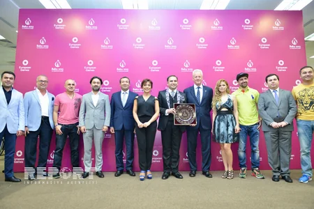 ​“Bakı 2015”in Ulduz Elçilərinə xatirə hədiyyələri təqdim olunub