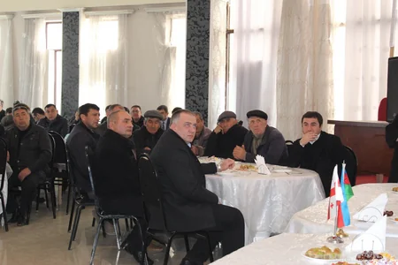 Fuad Muradov Gürcüstanda Azərbaycan icmasını narahat edən məsələlərlə tanış olub