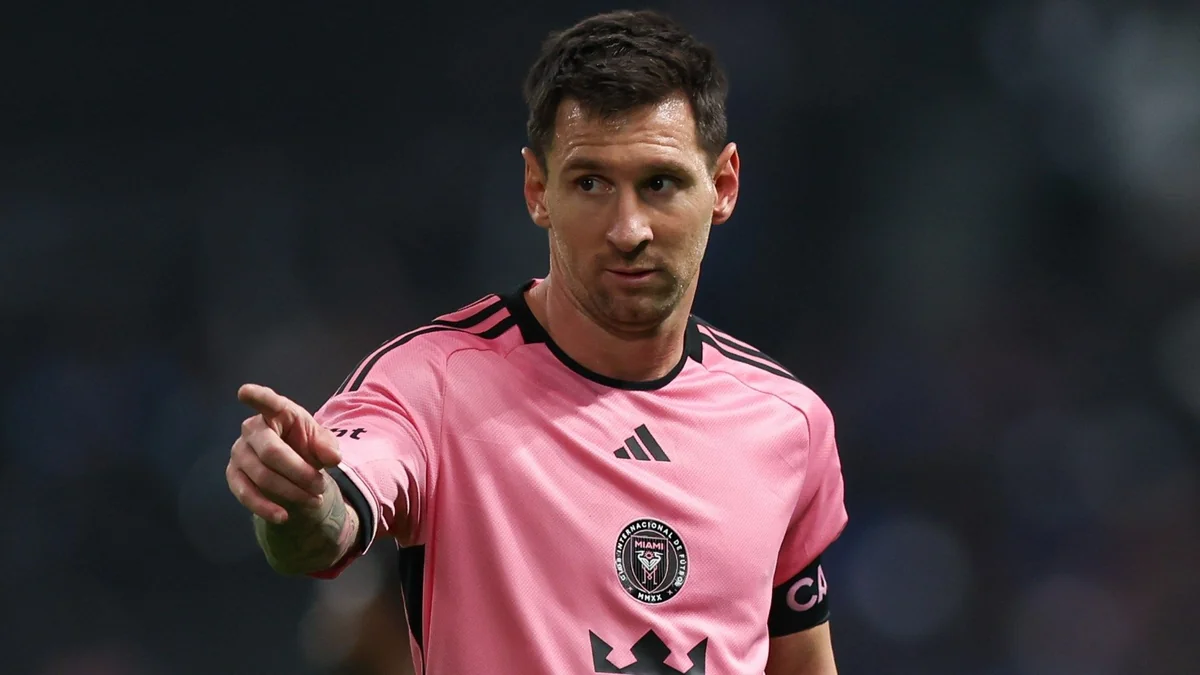 Месси обогнал Роналдиньо по голам со штрафных